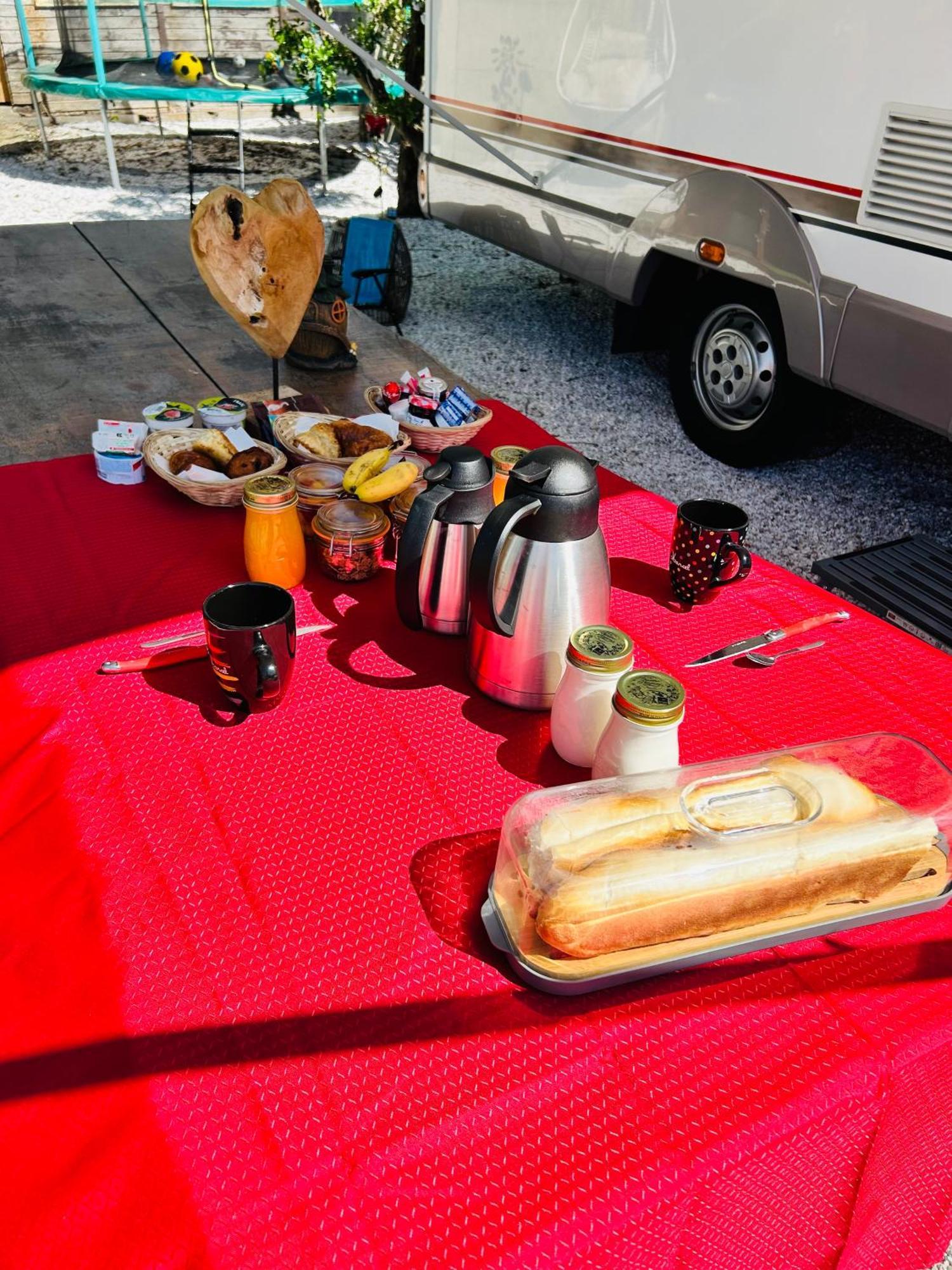 Terrain De Loisirs En Plein Centre De Lievin Camping Car Экстерьер фото